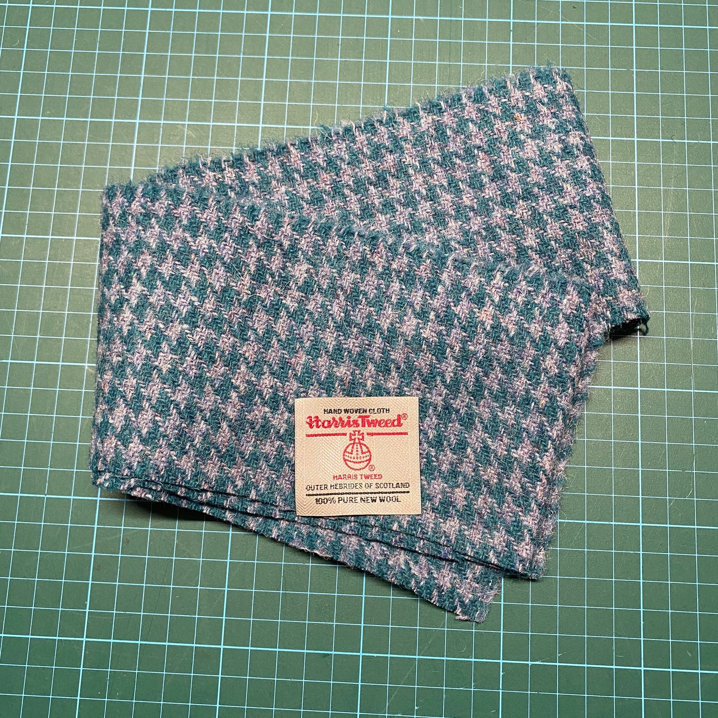 Violet & Blue Houndstooth Harris Tweed - Offcut 604 / 150x9cm