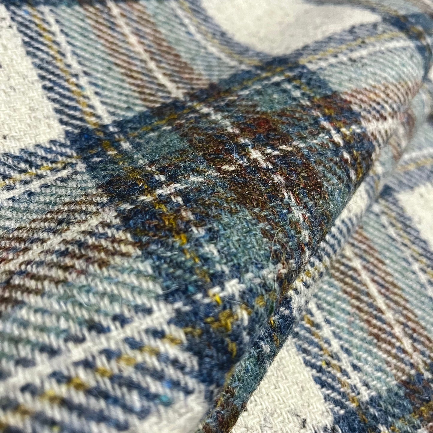 White With Flecks & Blue Tartan Harris Tweed - BY THE METRE / HALF
