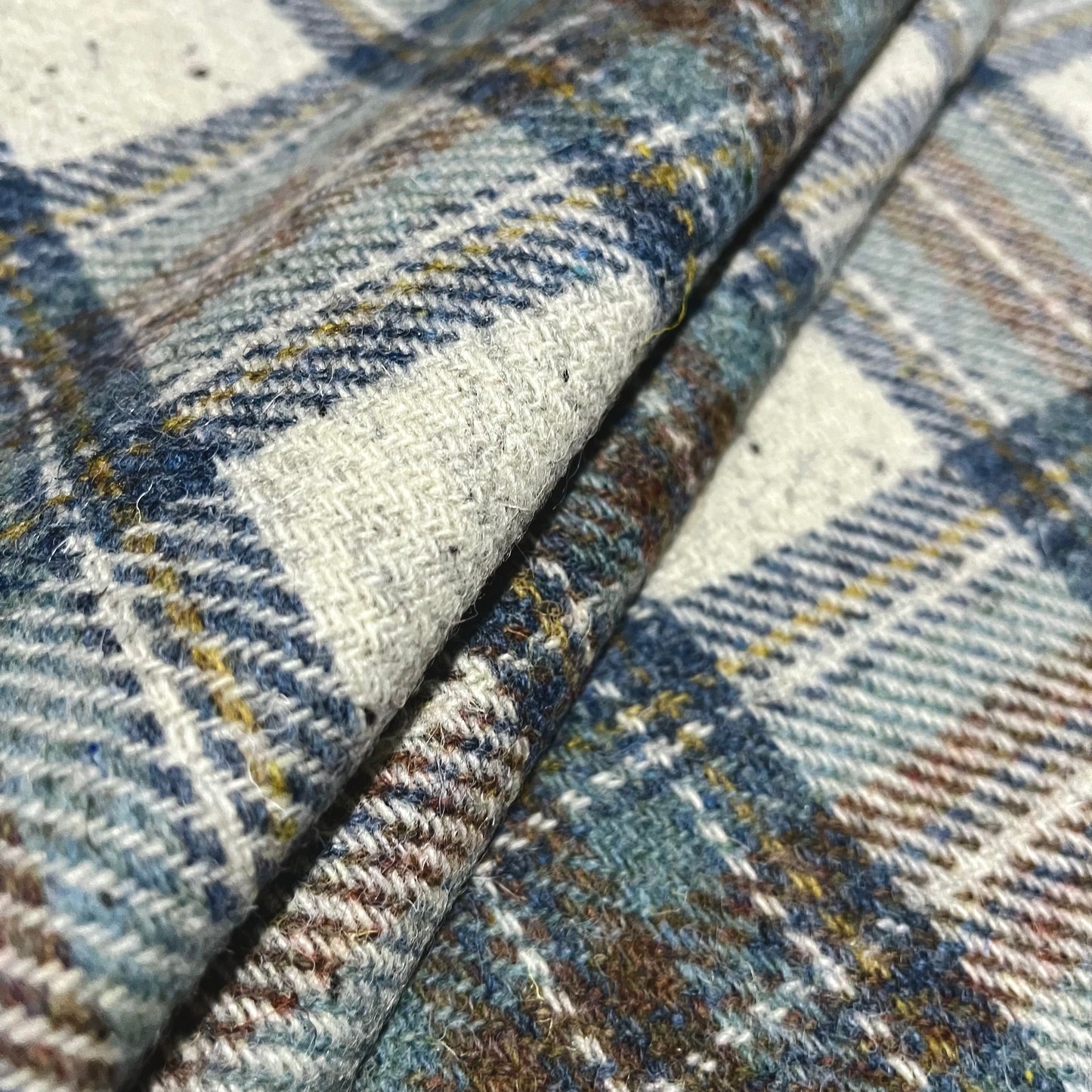 White With Flecks & Blue Tartan Harris Tweed - BY THE METRE / HALF