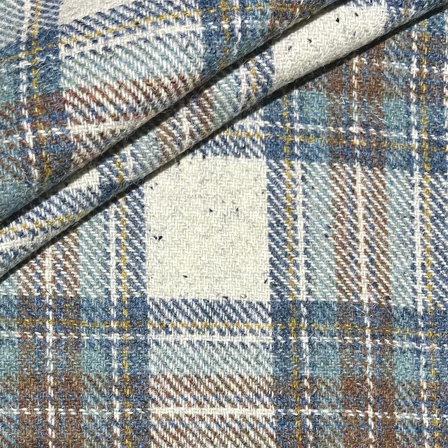 White With Flecks & Blue Tartan Harris Tweed - BY THE METRE / HALF